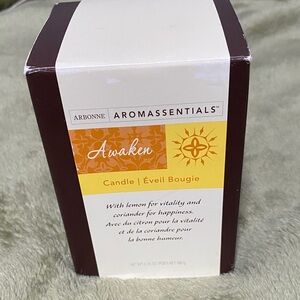 Arbonne Aromassentials Awaken Candle - Brown and White